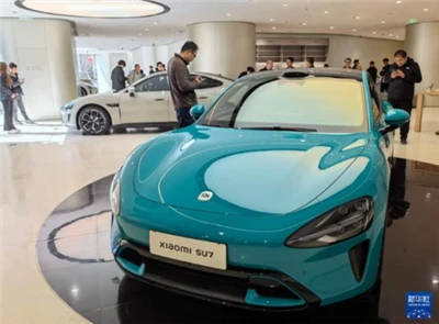 50,000 yksikköä tilattu 27 minuutissa, Xiaomin ensimmäinen auto lanseerattiin...