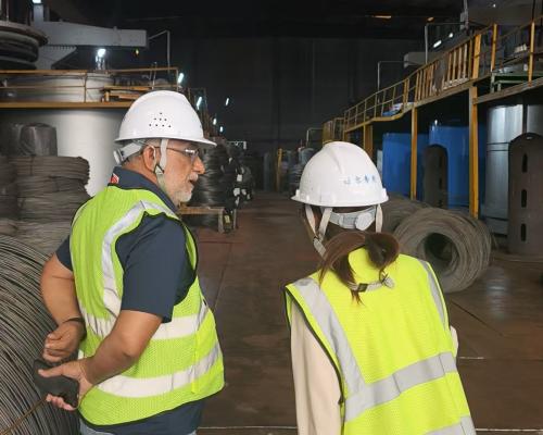 Pakistanilaiset asiakkaat vierailevat Aotianissa tarkastusta ja vaihtoa varte...